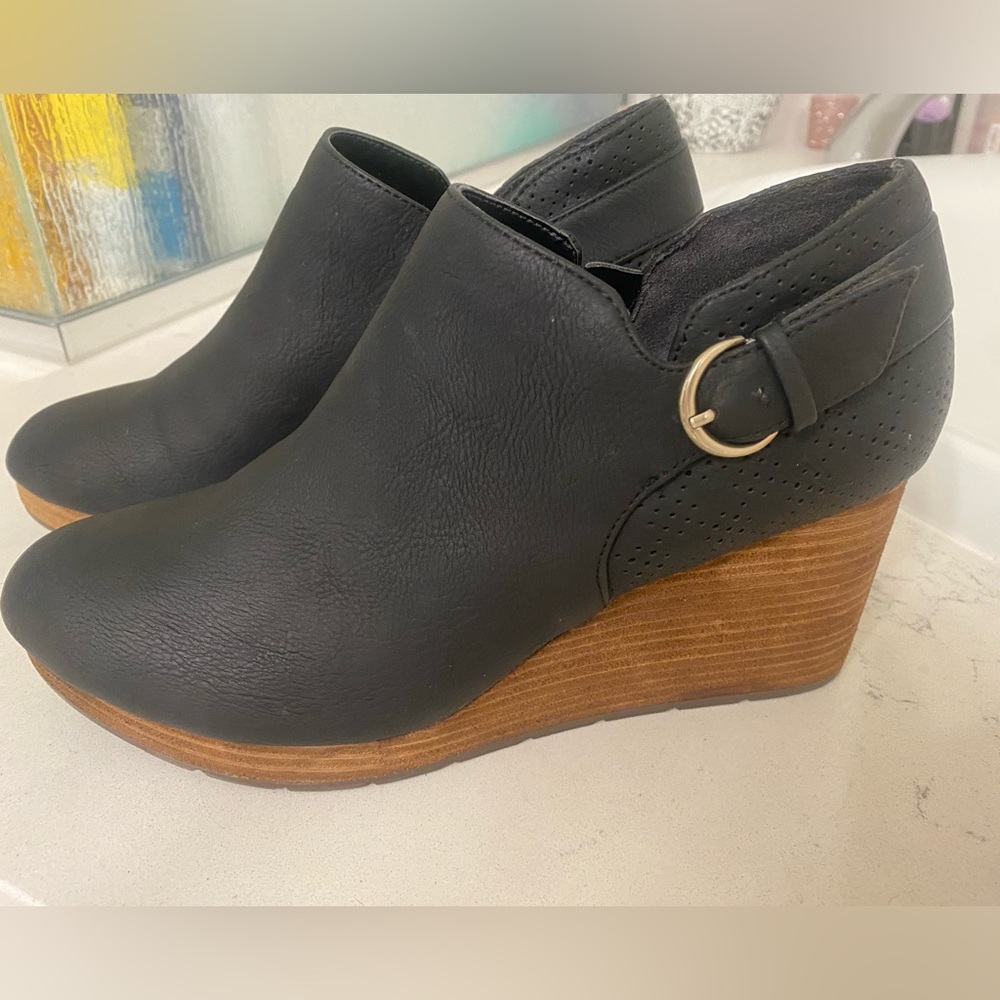 DR SCHOLLS BLACK WEDGE BOOTIES
